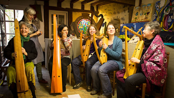 <titrephoto>photos</titrephoto> et <titrephoto>vidéo</titrephoto> : stage de harpes anciennes dans le Vieux Mans oragnisé par <em>À Plaisir</em>