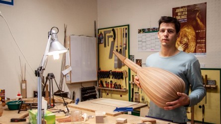 <titrephoto>portfolio</titrephoto> : visite dans l’atelier du luthier Nicolas Petit à Tours