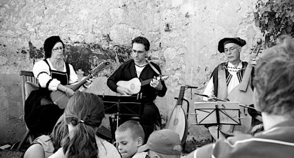 <titrephoto>photos</titrephoto> et <titrephoto>article</titrephoto> : musique au manoir de la Gauberdière (Orne)