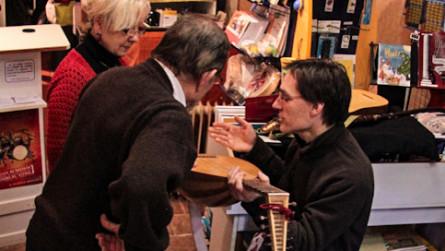 <titrephoto>photos</titrephoto> : musique à la librairie musicale du Pilier aux Clefs (cité Plantagenêt, Le Mans)
